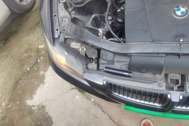 Used BMW 3 Series 2005 320i Fashion Model Engine Bay Right