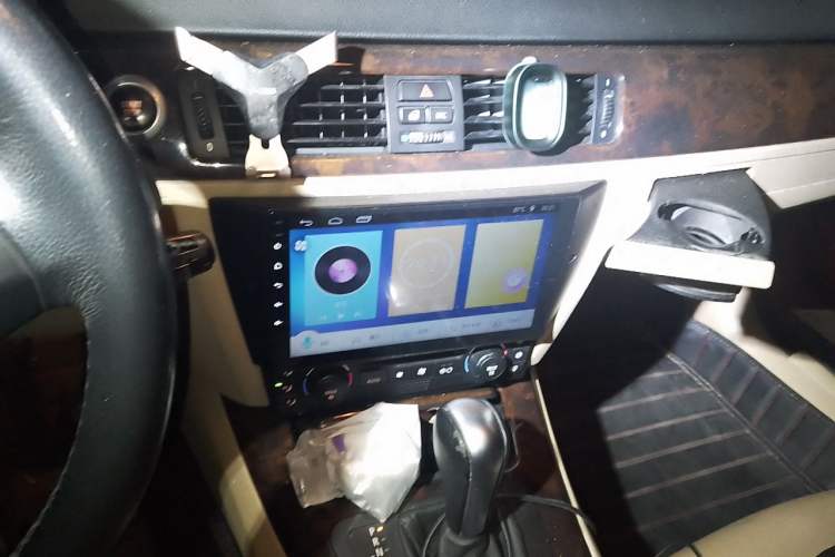 Used BMW 3 Series 2005 325i Sport Edition Audio And AC Panel