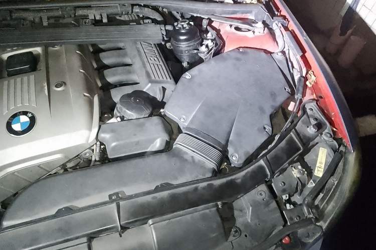 Used BMW 3 Series 2005 325i Sport Edition Engine Bay Left