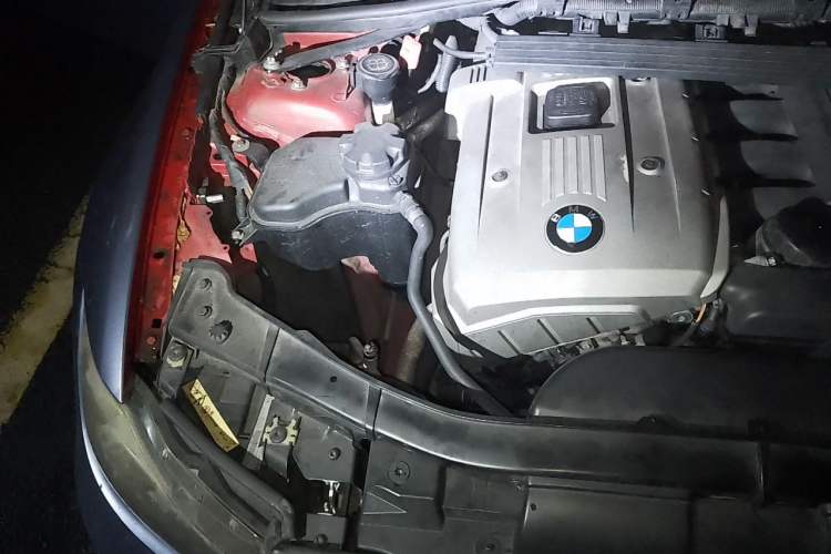 Used BMW 3 Series 2005 325i Sport Edition Engine Bay Right