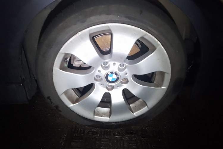 Used BMW 3 Series 2005 325i Sport Edition Right Front Wheel Hub