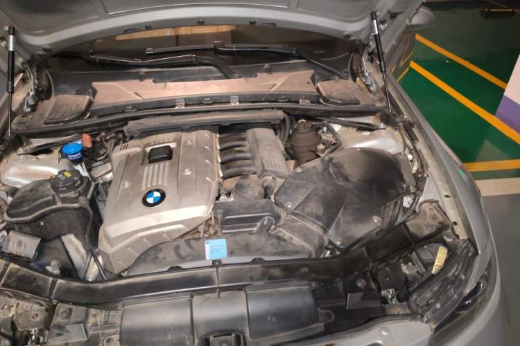 Used BMW 3 Series 2005 325i Sport Edition Engine Bay Left