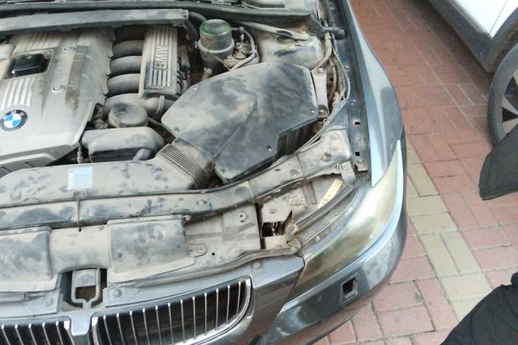 Used BMW 3 Series 2005 330i Engine Bay Left