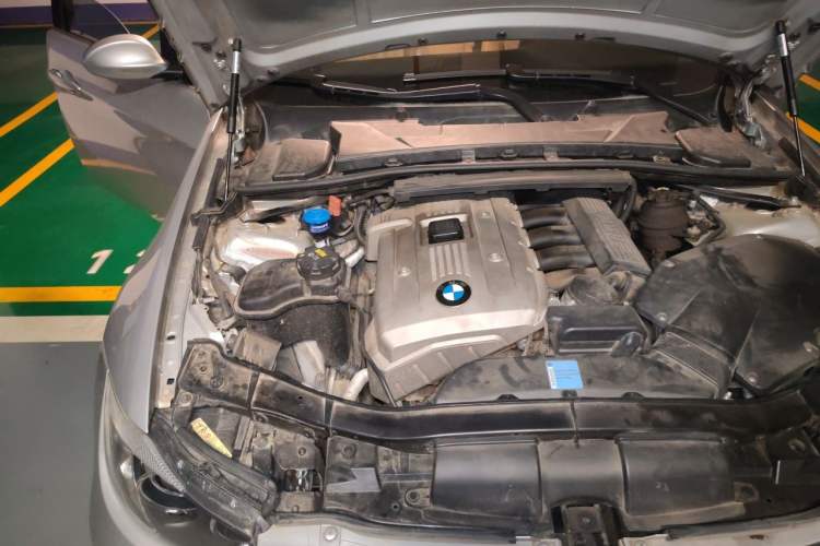 Used BMW 3 Series 2005 325i Sport Edition Engine Bay Right
