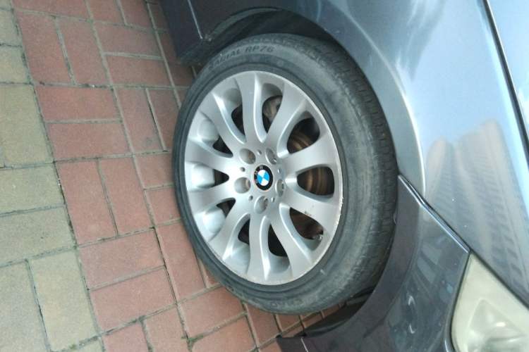 Used BMW 3 Series 2005 330i Right Front Wheel Hub