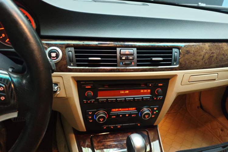 Used BMW 3 Series 2005 325i Sport Edition Audio And AC Panel