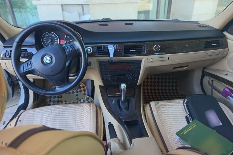 Used BMW 3 Series 2005 325i Sport Edition Center Console