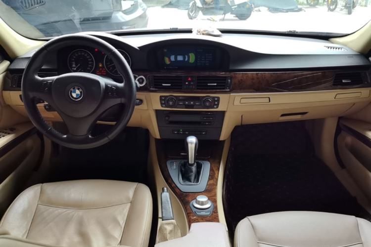 Used BMW 3 Series 2005 325i Leading Model Center Console