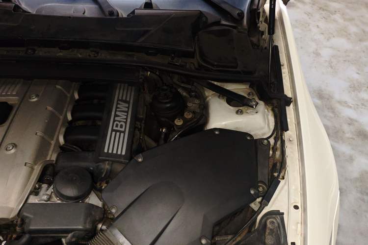 Used BMW 3 Series 2005 325i Sport Edition Engine Bay Left