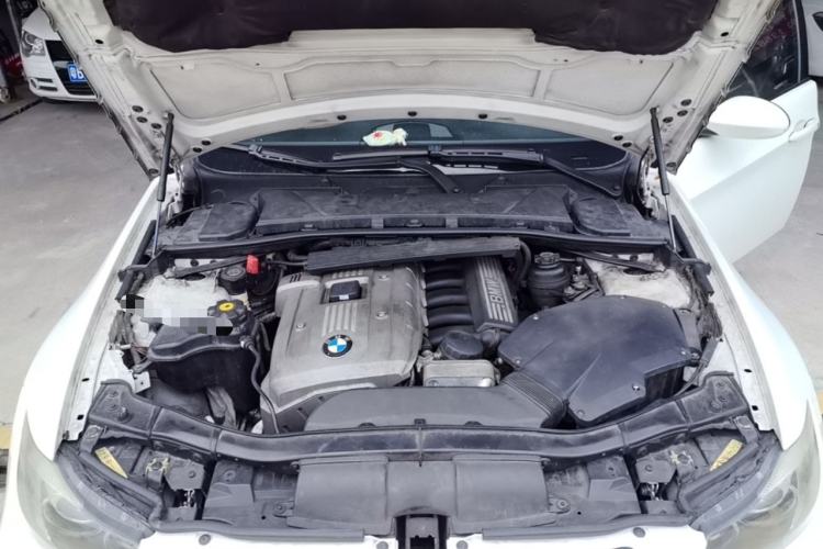 Used BMW 3 Series 2005 325i Leading Model Engine Bay