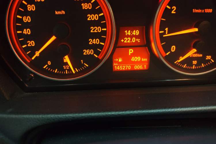 Used BMW 3 Series 2005 325i Sport Edition Odometer Close Up