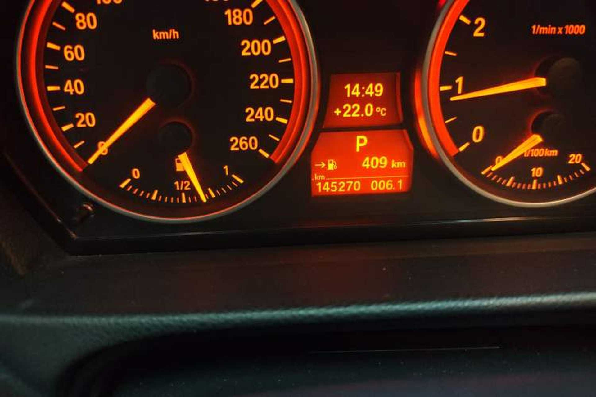 Used BMW 3 Series 2005 325i Sport Edition Odometer Close Up