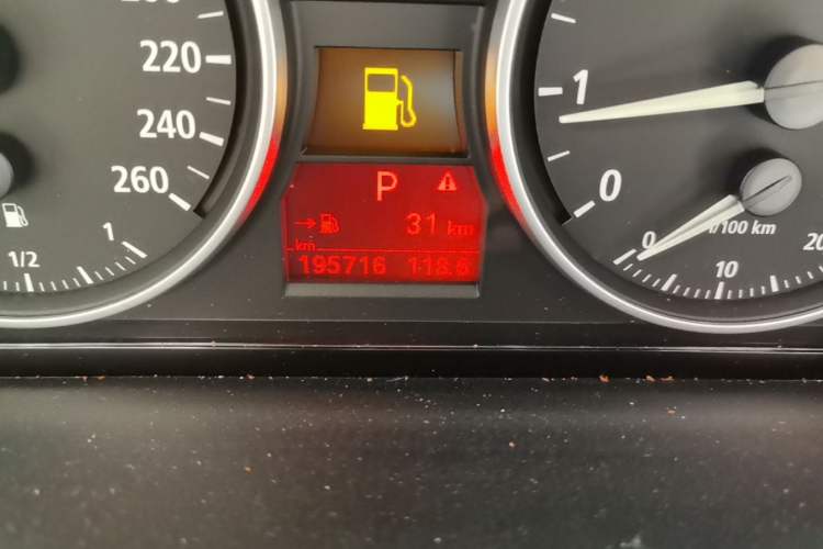 Used BMW 3 Series 2005 325i Leading Model Odometer Close Up
