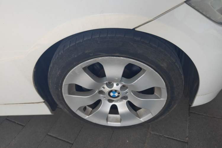 Used BMW 3 Series 2005 325i Sport Edition Right Front Wheel Hub