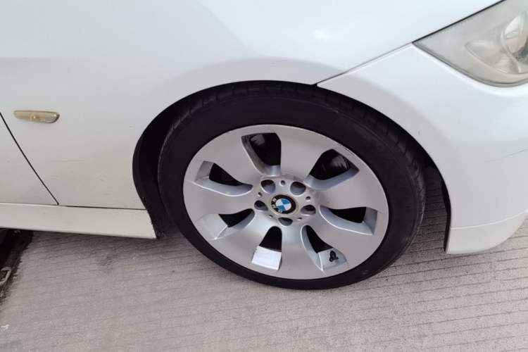 Used BMW 3 Series 2005 325i Leading Model Right Front Wheel Hub