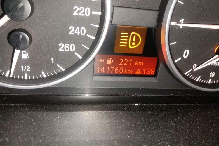 Used BMW 3 Series 2006 320i Elegant Edition Odometer Close Up