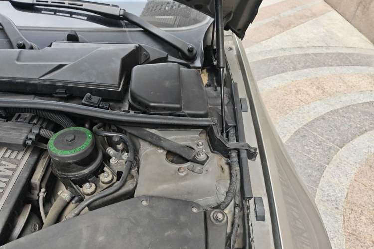 Used BMW 3 Series 2007 330i Convertible Coupe Engine Bay Left