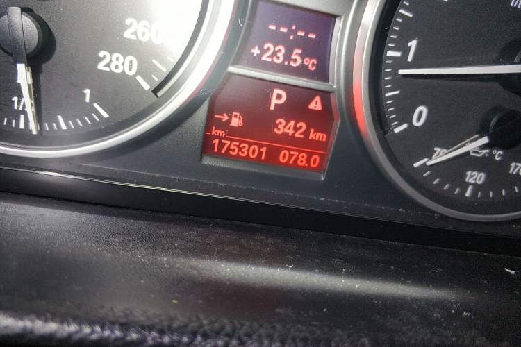 Used BMW 3 Series 2007 325i Convertible Coupe Odometer Close Up