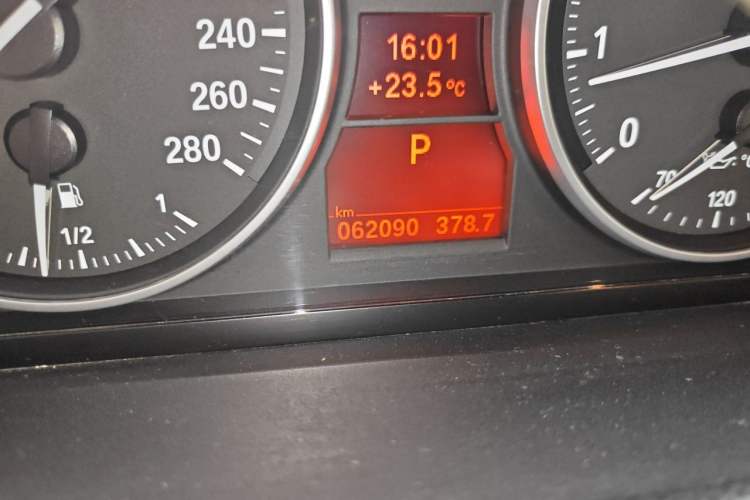 Used BMW 3 Series 2007 330i Convertible Coupe Odometer Close Up