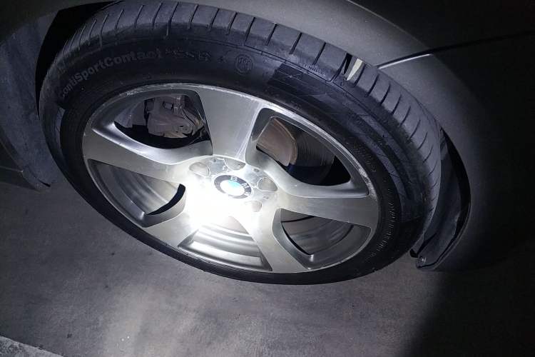 Used BMW 3 Series 2007 325i Convertible Coupe Right Front Wheel Hub
