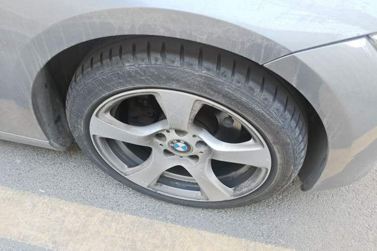 Used BMW 3 Series 2007 325i Convertible Coupe Right Front Wheel Hub