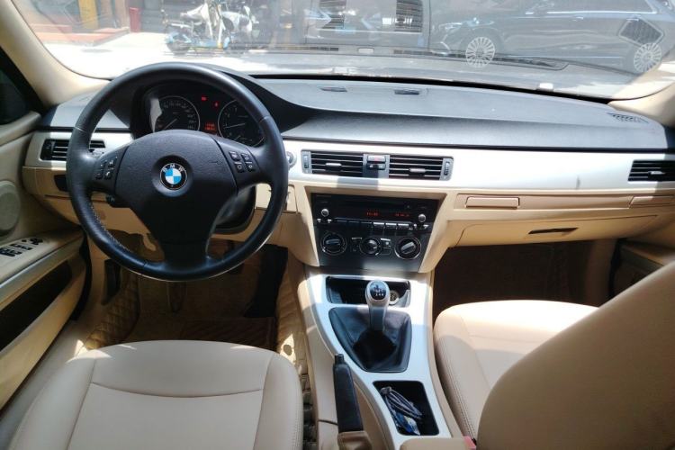 Used BMW 3 Series 2008 325i 6MT Center Console