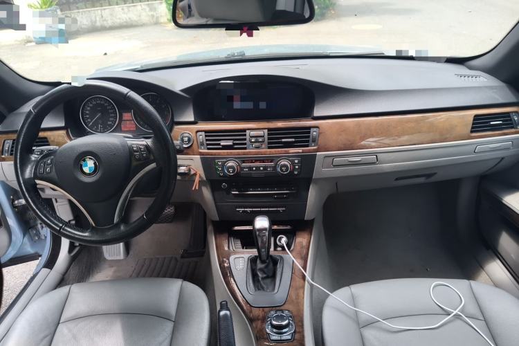 Used BMW 3 Series 2008 330i two-door coupe Center Console