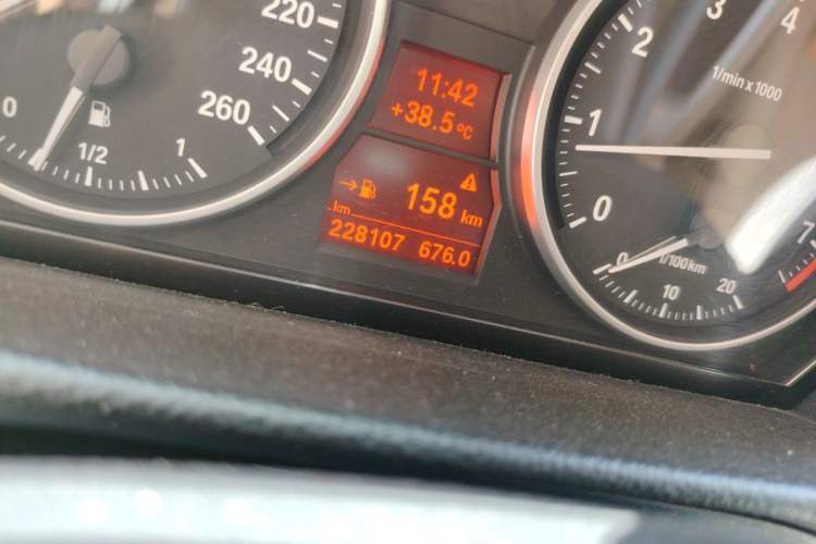 Used BMW 3 Series 2008 325i 6MT Odometer Close Up