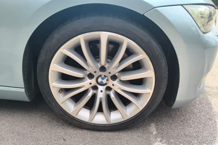 Used BMW 3 Series 2008 330i two-door coupe Right Front Wheel Hub