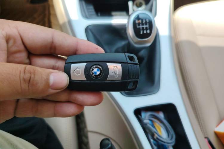 Used BMW 3 Series 2008 325i 6MT Vehicle Key