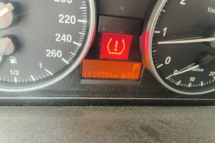 Used BMW 3 Series 2008 320i Active Edition Odometer Close Up