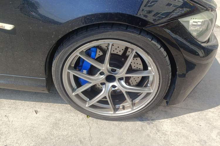 Used BMW 3 Series 2009 335i Right Front Wheel Hub