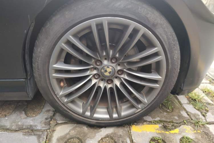 Used BMW 3 Series 2009 335i Right Front Wheel Hub