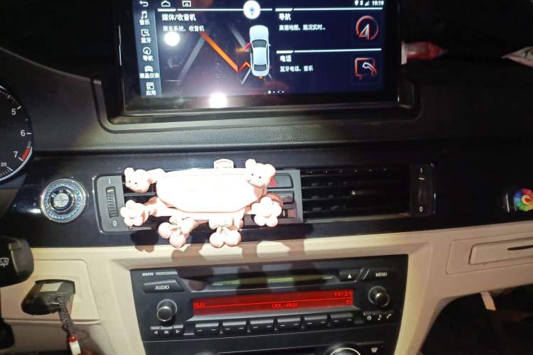 Used BMW 3 Series 2009 320i two-door coupe Audio And AC Panel