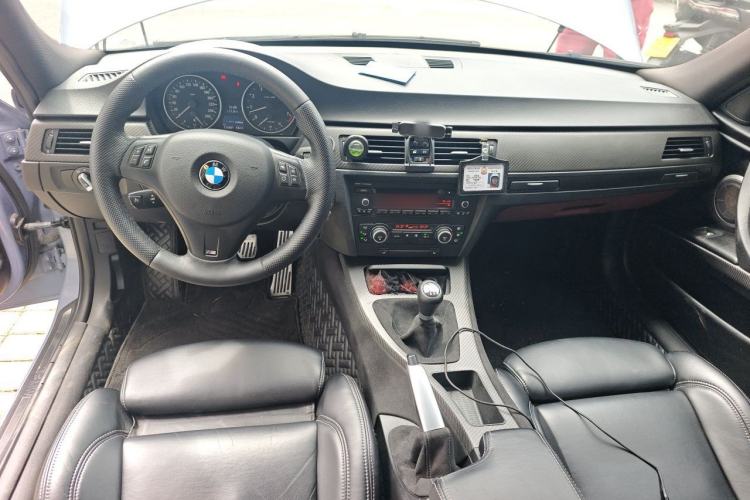 Used BMW 3 Series 2009 325i MT Elegant Edition Center Console