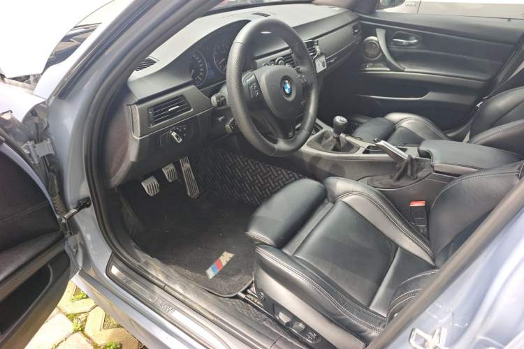 Used BMW 3 Series 2009 325i MT Elegant Edition Driver Seat