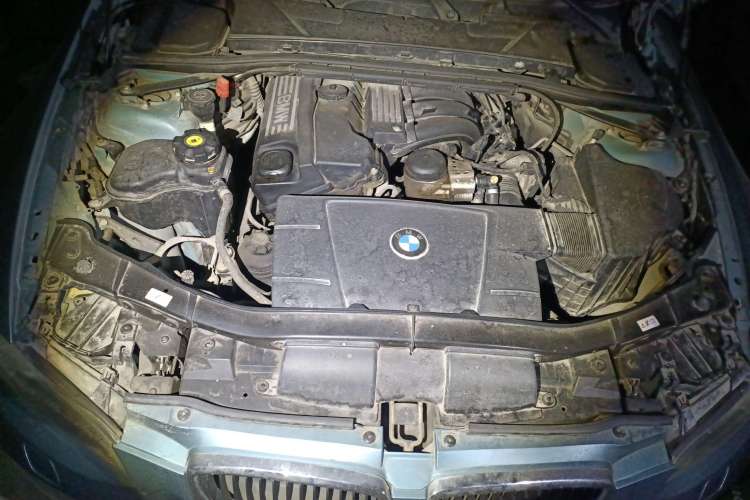 Used BMW 3 Series 2009 320i two-door coupe Engine Bay