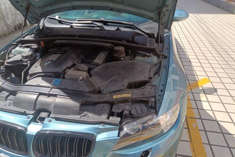 Used BMW 3 Series 2009 330i two-door coupe Engine Bay Left