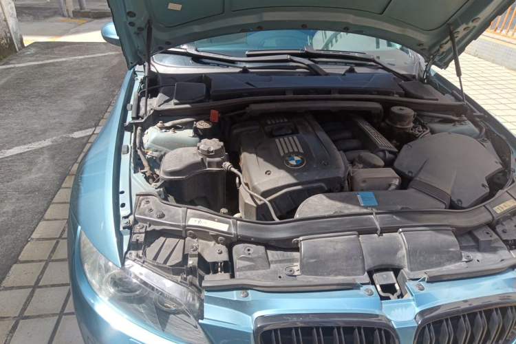 Used BMW 3 Series 2009 330i two-door coupe Engine Bay Right