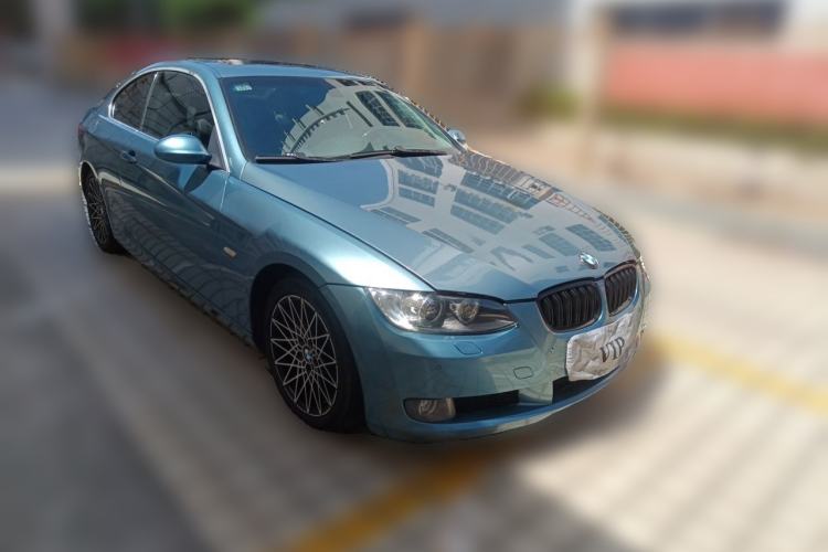 Used BMW 3 Series 2009 330i two-door coupe Front Right 45 Deg