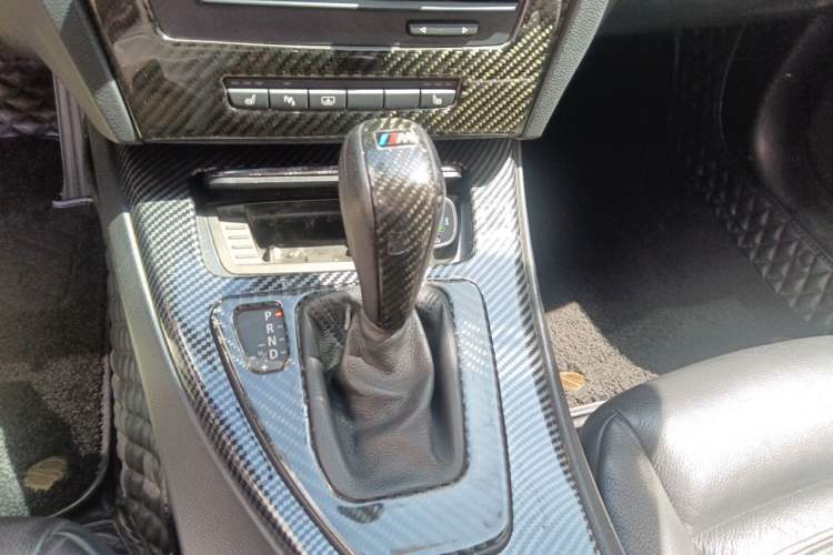 Used BMW 3 Series 2009 330i two-door coupe Gear Lever