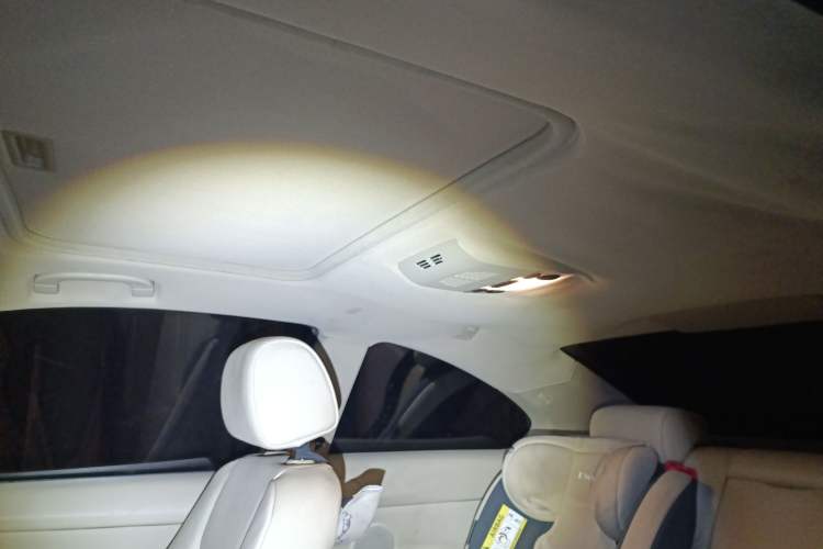 Used BMW 3 Series 2009 320i two-door coupe Headliner