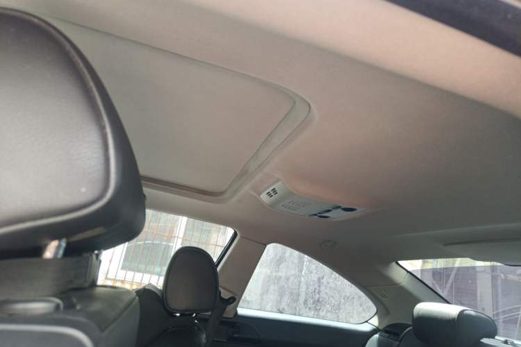 Used BMW 3 Series 2009 330i two-door coupe Headliner