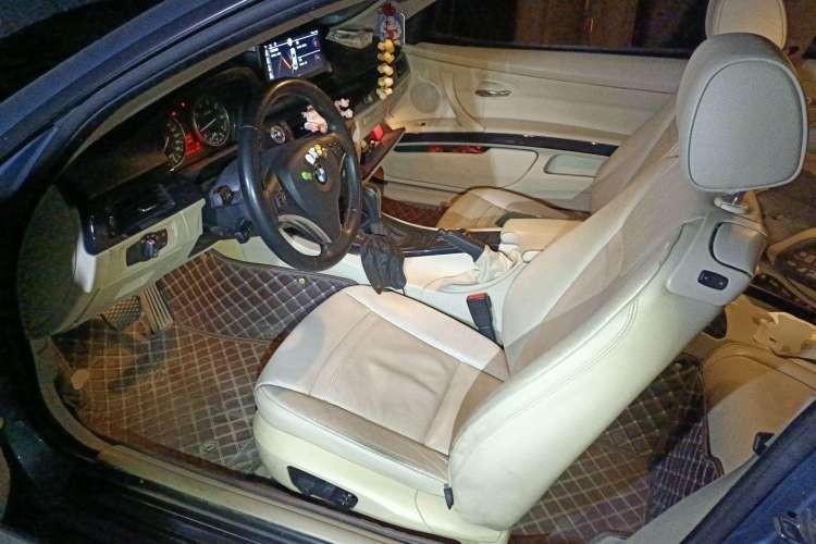 Used BMW 3 Series 2009 320i two-door coupe Left Front Seat