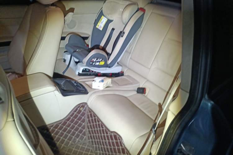 Used BMW 3 Series 2009 320i two-door coupe Left Rear Seat
