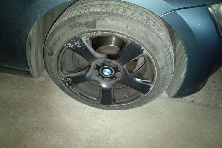Used BMW 3 Series 2009 320i two-door coupe Right Front Wheel Hub