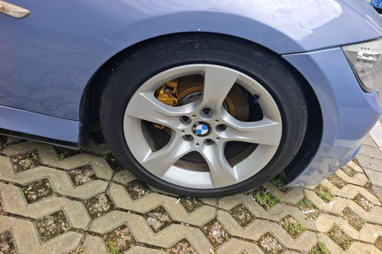 Used BMW 3 Series 2009 325i MT Elegant Edition Right Front Wheel Hub