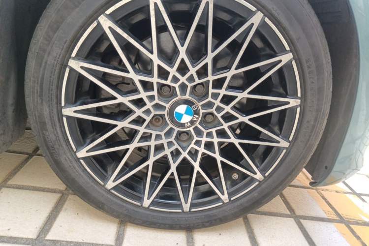 Used BMW 3 Series 2009 330i two-door coupe Right Front Wheel Hub