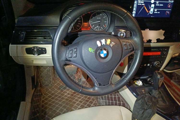 Used BMW 3 Series 2009 320i two-door coupe Steering Wheel