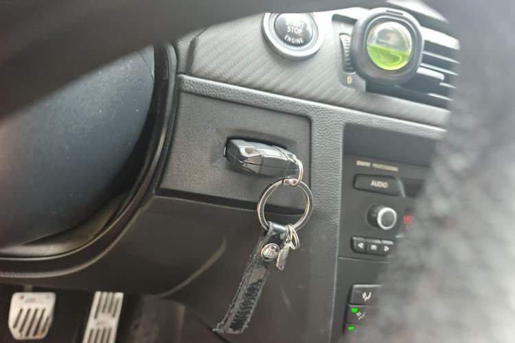 Used BMW 3 Series 2009 325i MT Elegant Edition Vehicle Key